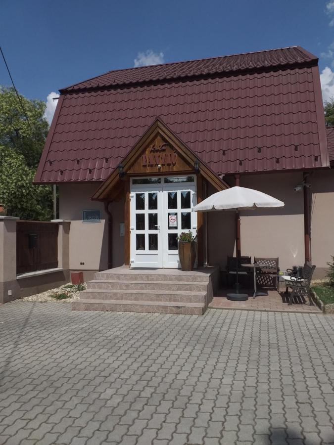 Hotel Kata Panzio Oroszlány Zewnętrze zdjęcie