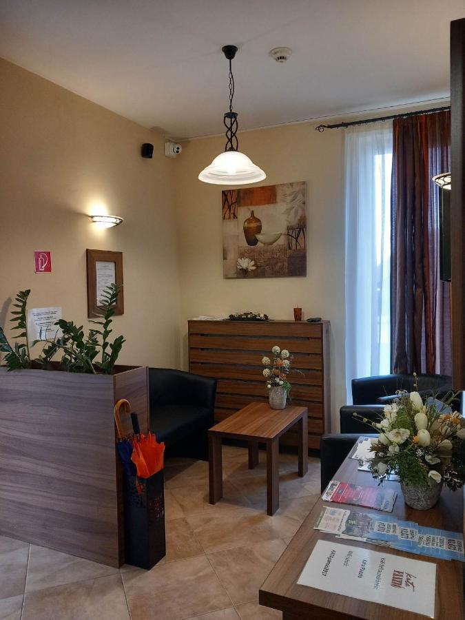 Hotel Kata Panzio Oroszlány Zewnętrze zdjęcie