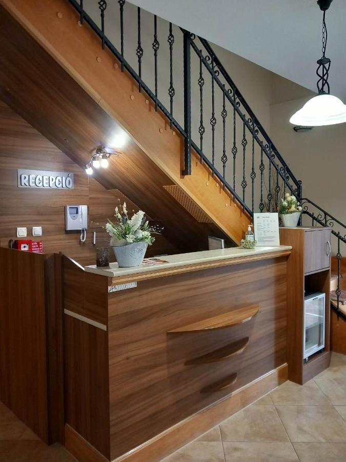 Hotel Kata Panzio Oroszlány Zewnętrze zdjęcie