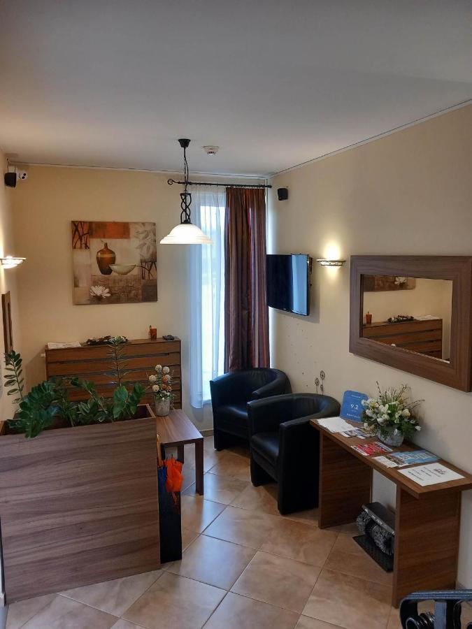 Hotel Kata Panzio Oroszlány Zewnętrze zdjęcie