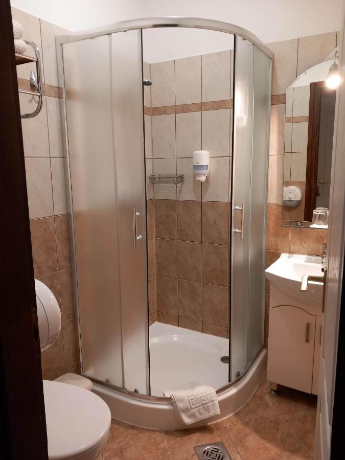 Hotel Kata Panzio Oroszlány Zewnętrze zdjęcie