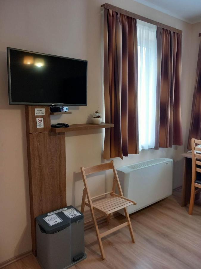 Hotel Kata Panzio Oroszlány Zewnętrze zdjęcie