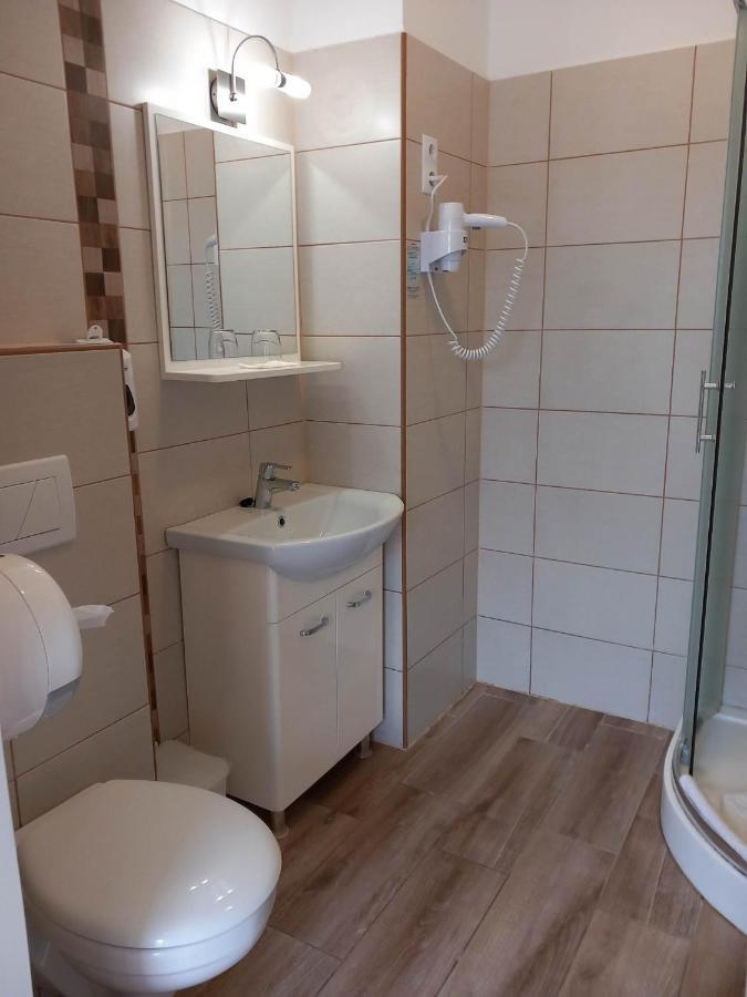 Hotel Kata Panzio Oroszlány Zewnętrze zdjęcie