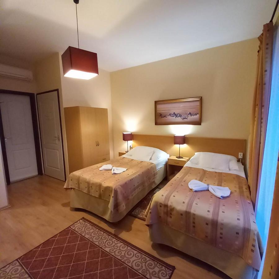 Hotel Kata Panzio Oroszlány Zewnętrze zdjęcie