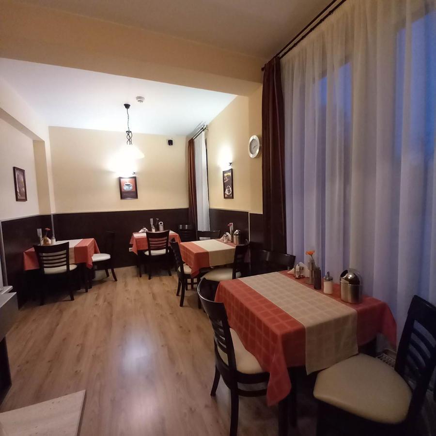 Hotel Kata Panzio Oroszlány Zewnętrze zdjęcie